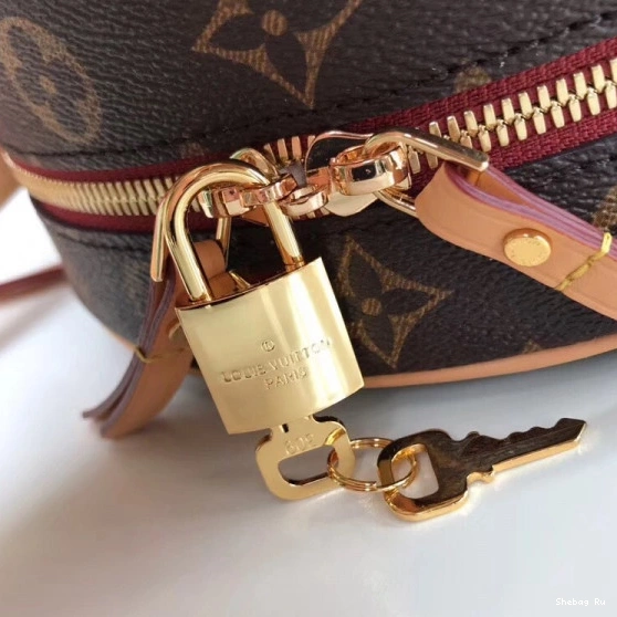 Vuitton BOITE CHAPEAU PETITE Louis 0731